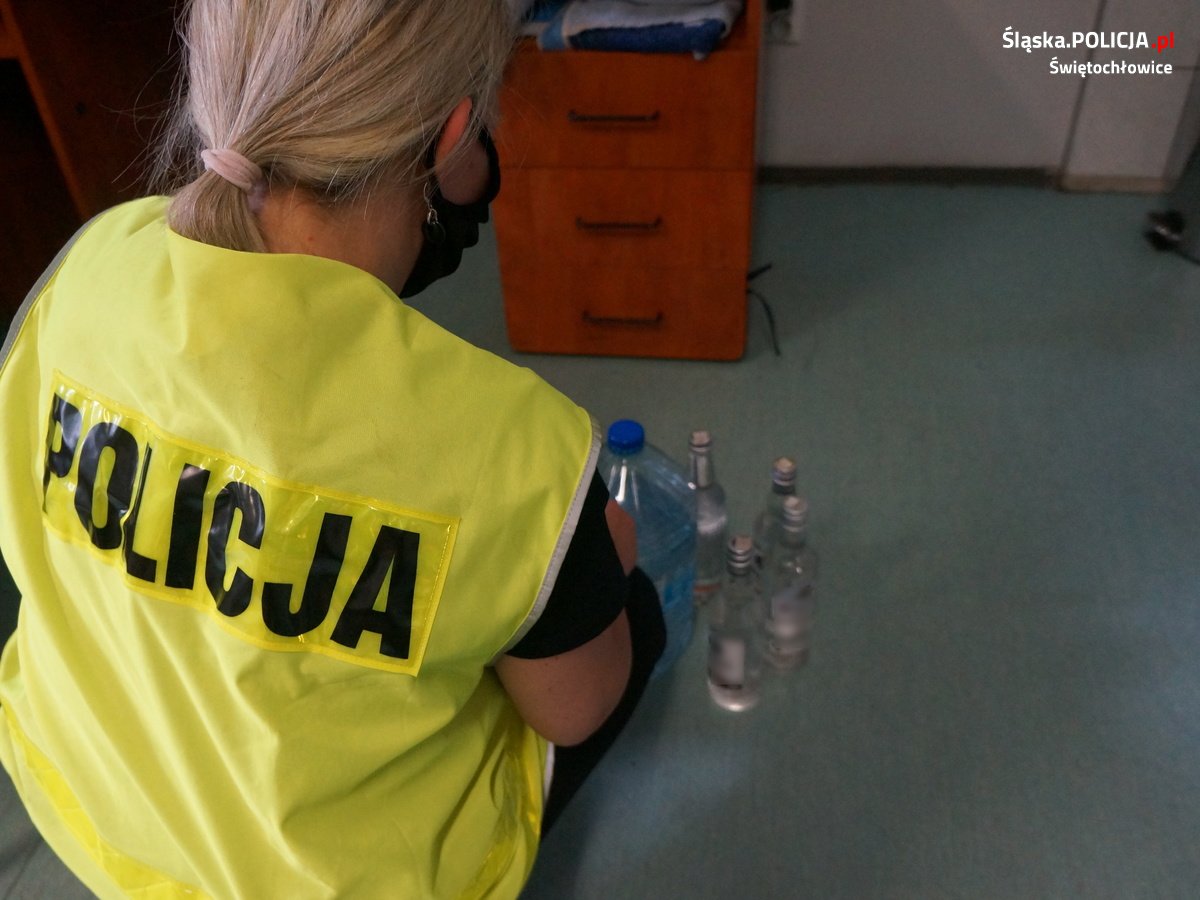 Wpadła z kontrabandą w mieszkaniu