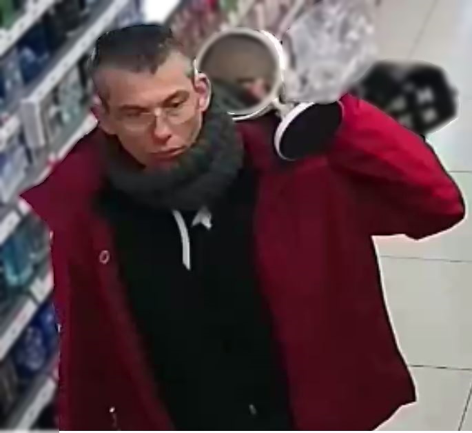 Ten mężczyzna podejrzewany jest o kradzież. Rozpoznajesz go?