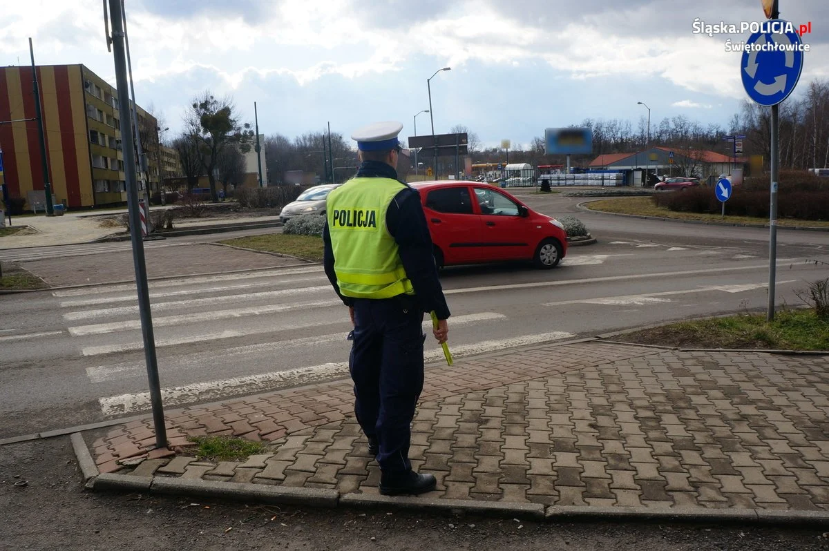 Na przejściu dla pieszych ominęła policyjny radiowóz. Będzie ją to słono kosztowało