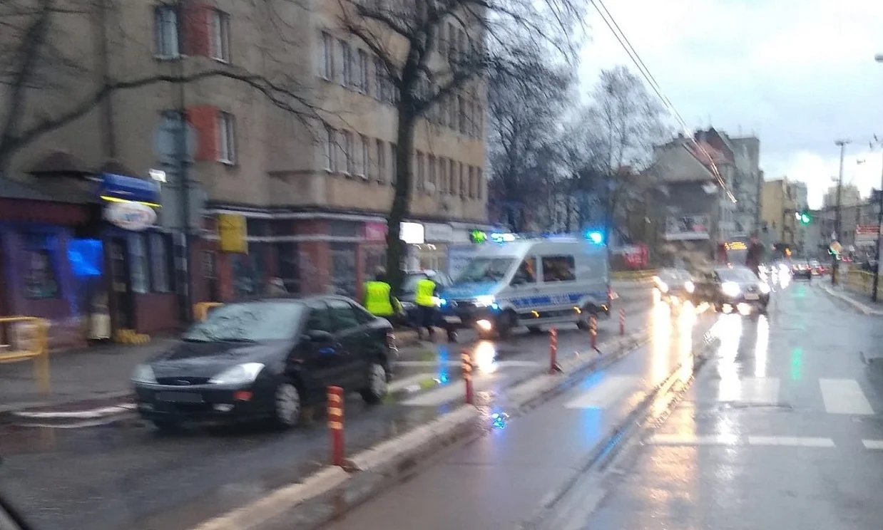 Wypadek na ul. 3 Maja. 42-latka została potrącona na przejściu dla pieszych