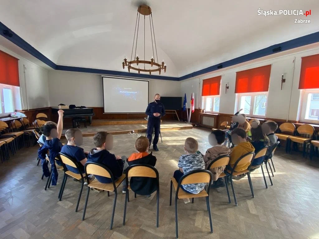 #Cyberbezpieczni. Zabrzańscy profilaktycy edukowali o bezpieczeństwie w sieci