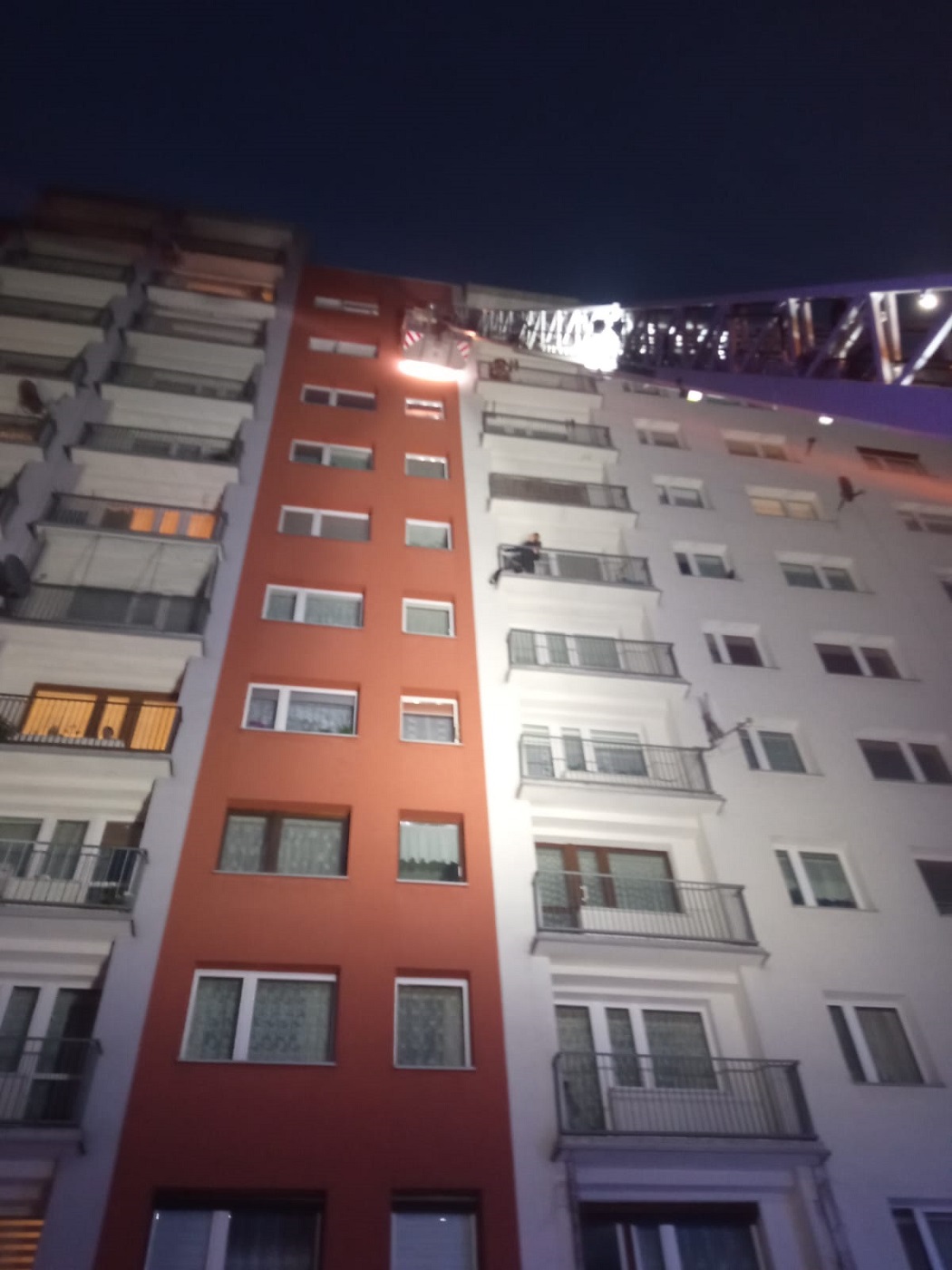 Pożar mieszkania przy ul. Klonowej. Jedna osoba trafiła do szpitala