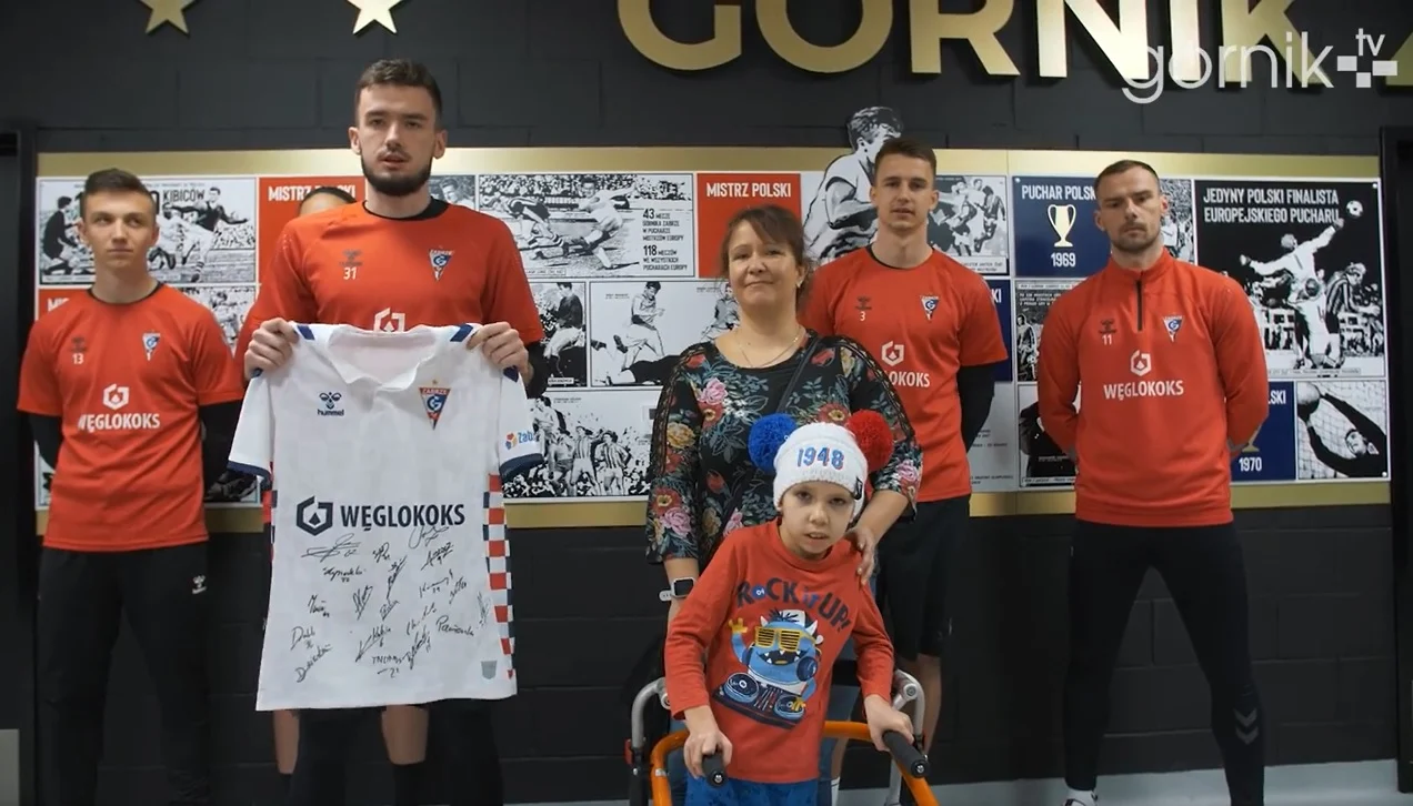 Górnik Zabrze na rzecz chłopca z porażeniem mózgowym. Trwa charytatywna licytacja koszulki