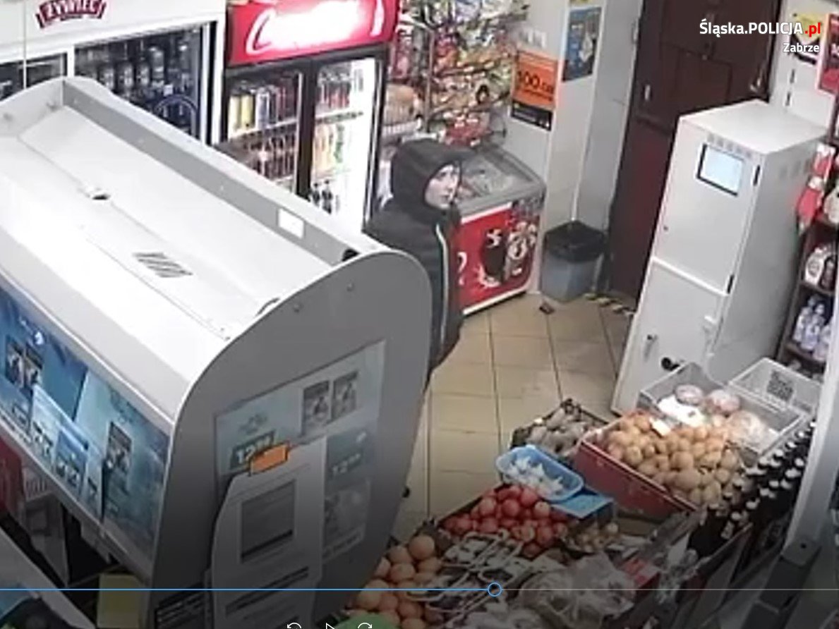 Mężczyzna usiłował zapłacić fałszywym banknotem. Rozpoznajesz go?