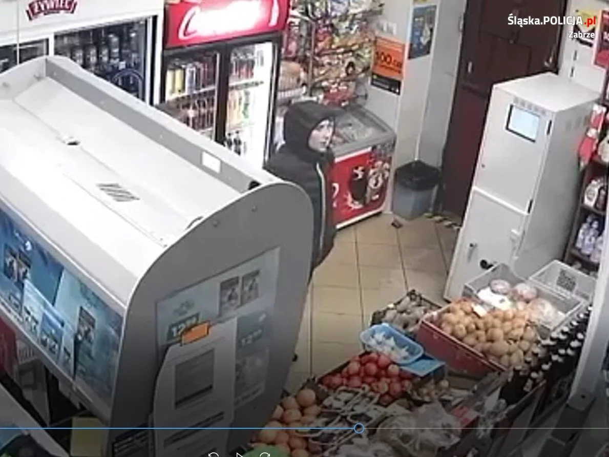 Mężczyzna usiłował zapłacić fałszywym banknotem. Rozpoznajesz go?