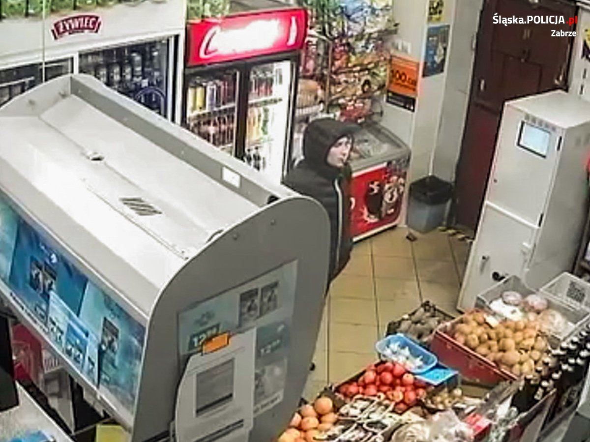 Mężczyzna usiłował zapłacić fałszywym banknotem. Rozpoznajesz go?