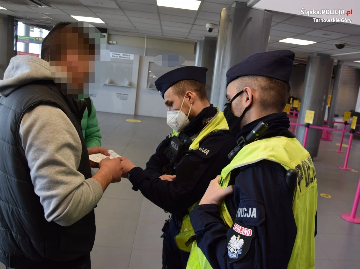 Współpraca służb mundurowych na rzecz uchodźców