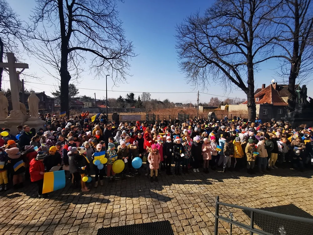 "Cisza przemawia najgłośniej" – symboliczny marsz uczniów kochłowickich szkół