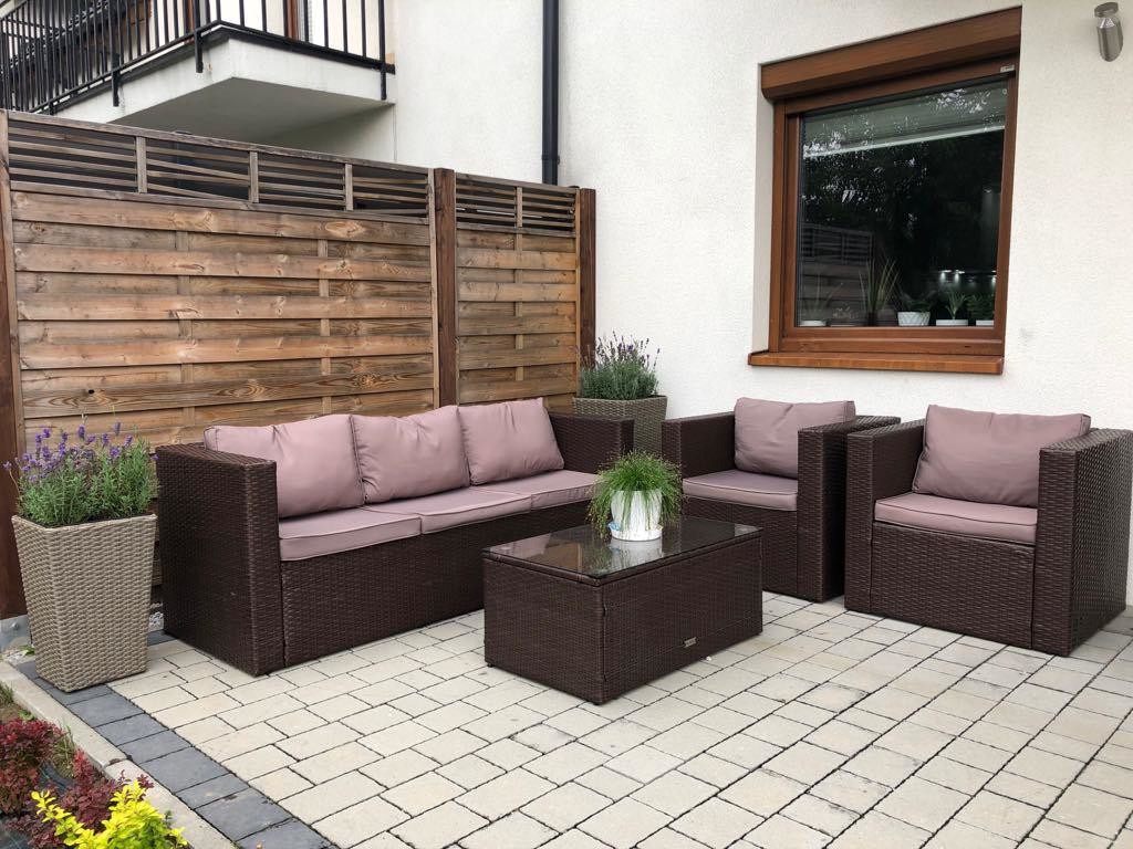 Stelaż w meblach technorattanowych. Jaki najlepszy?