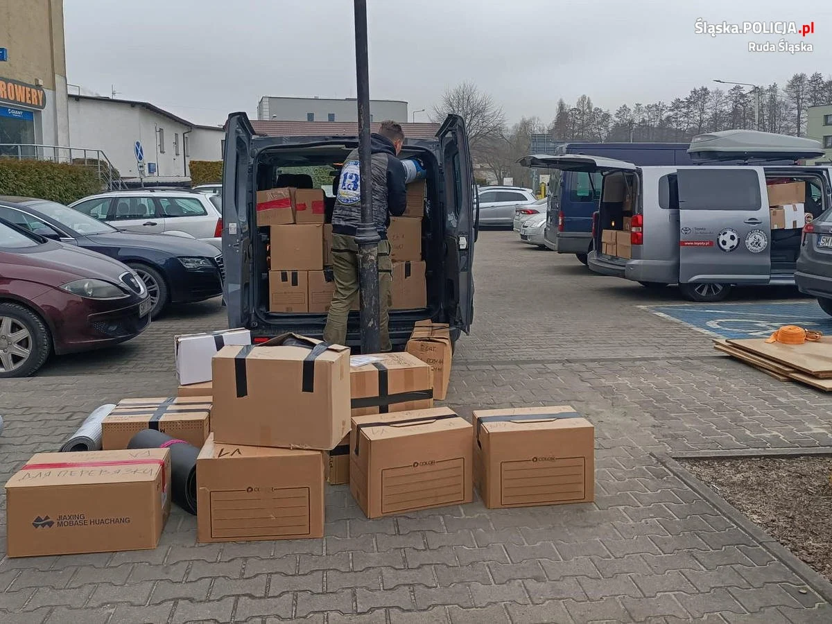 Policjant z Rudy Śląskiej po służbie pomaga uchodźcom