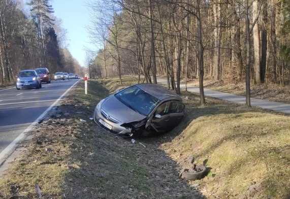 Ciężarna kobieta zasłabła za kierownicą! Groźna kolizja na ul. Gościnnej