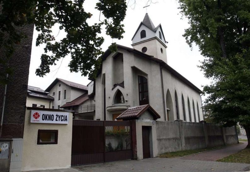 Trzymiesięczny chłopiec w Oknie Życia u Sióstr Karmelitanek