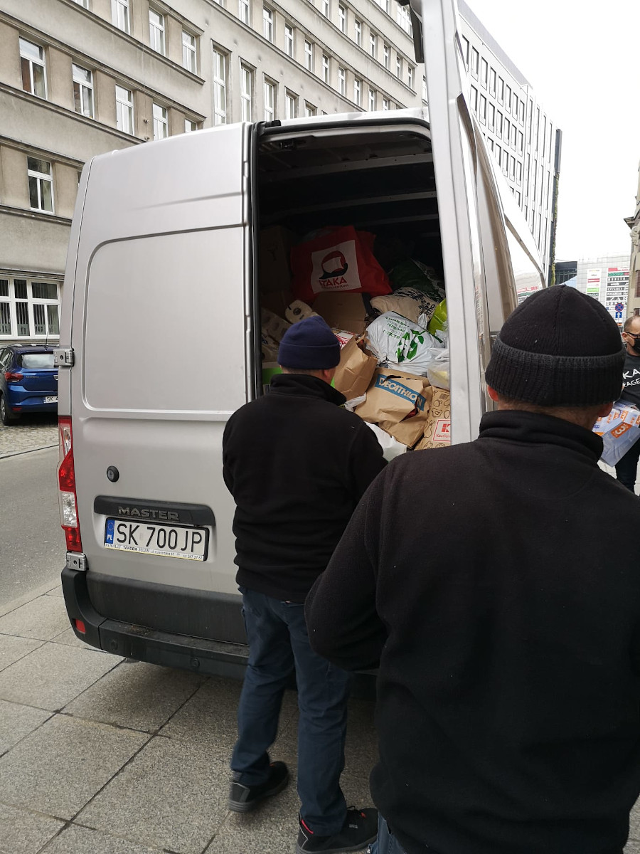 Jak przebiega zbiórka darów w katowickich szkołach?