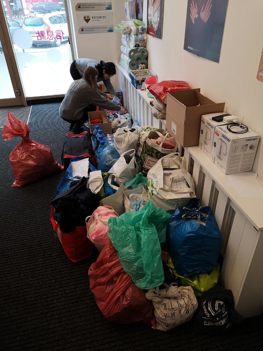 Jak przebiega zbiórka darów w katowickich szkołach?
