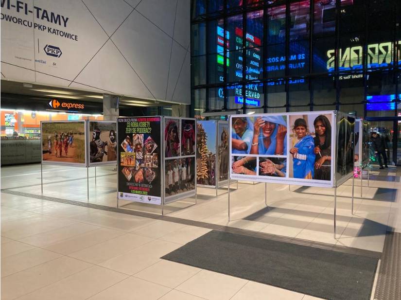 Wyjątkowa wystawa na dworcu PKP z okazji Międzynarodowego Dnia Kobiet