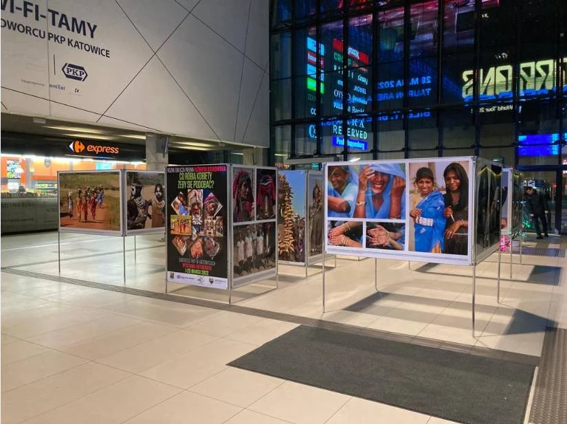 Wyjątkowa wystawa na dworcu PKP z okazji Międzynarodowego Dnia Kobiet