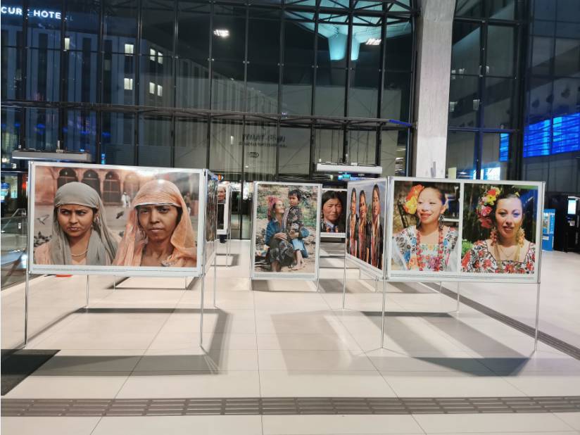 Wyjątkowa wystawa na dworcu PKP z okazji Międzynarodowego Dnia Kobiet