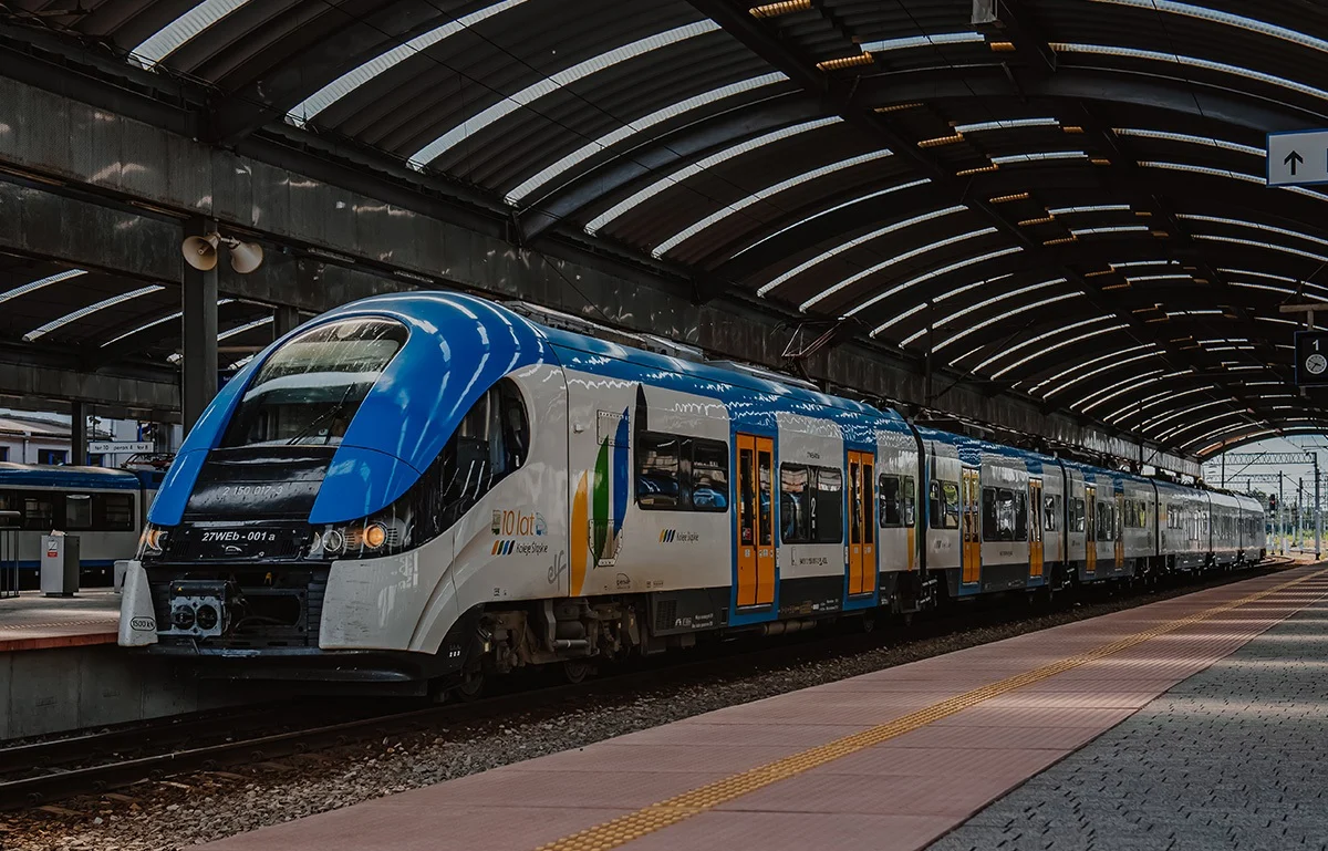 Ruszyła modernizacja linii S8. Koleje Śląskie wprowadziły autobusową komunikację zastępczą