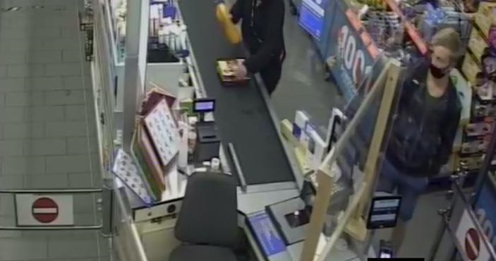 Wizerunek mężczyzny podejrzewanego o przywłaszczenie telefonu