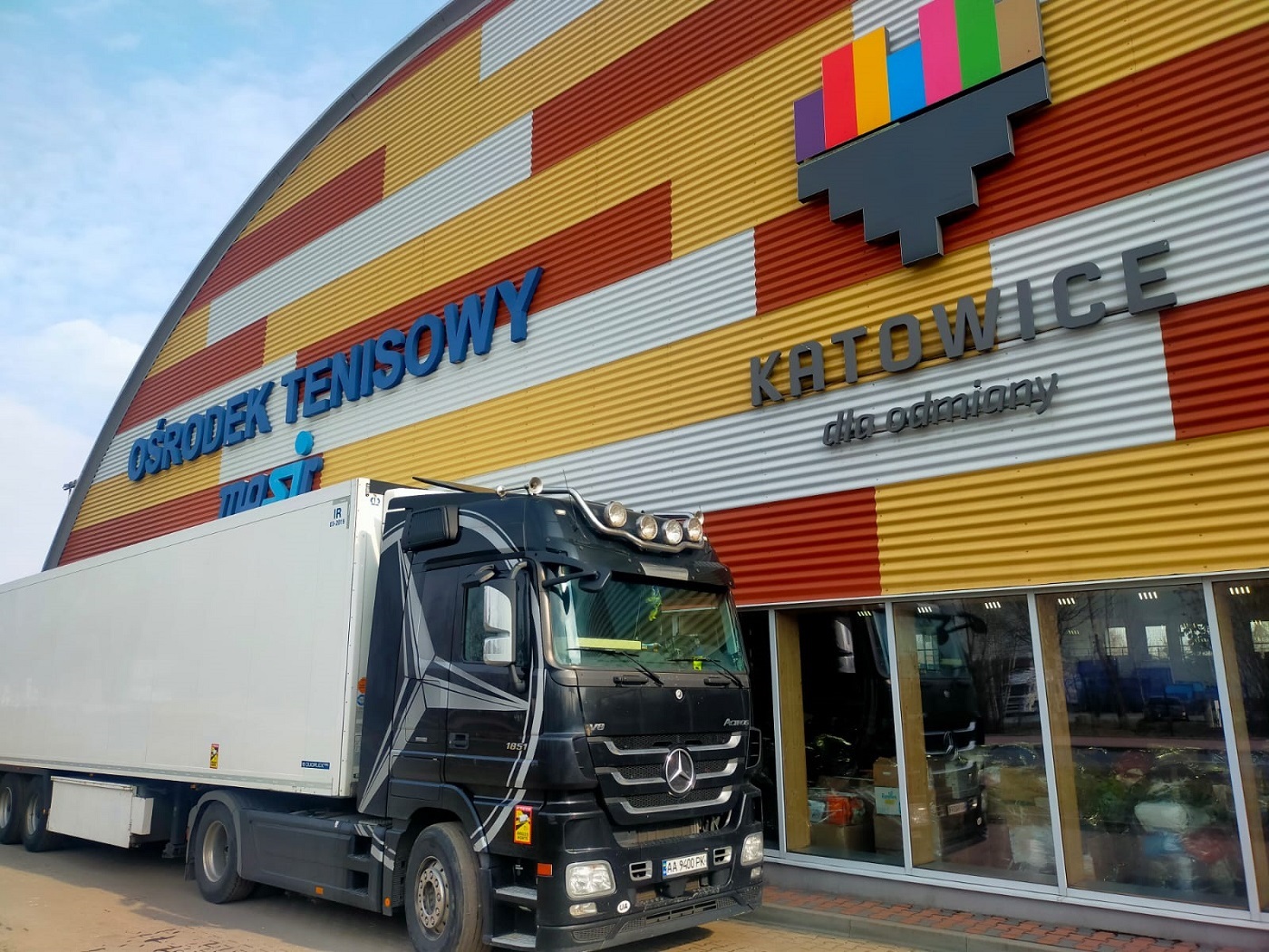 Katowice dla Ukrainy. Tony darów i morze wsparcia to podsumowanie miesiąca działań