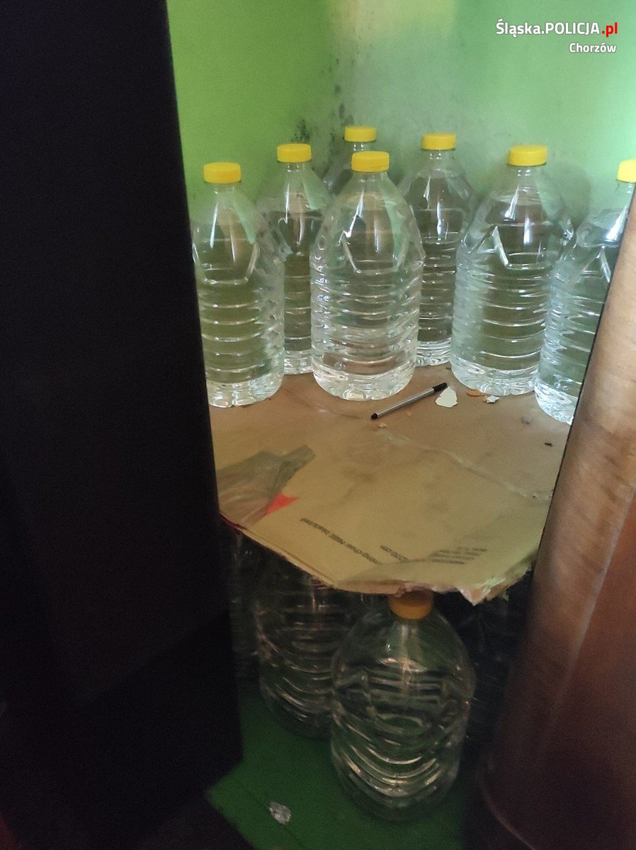 Nielegalny tytoń, papierosy i alkohol przejęte przez policjantów