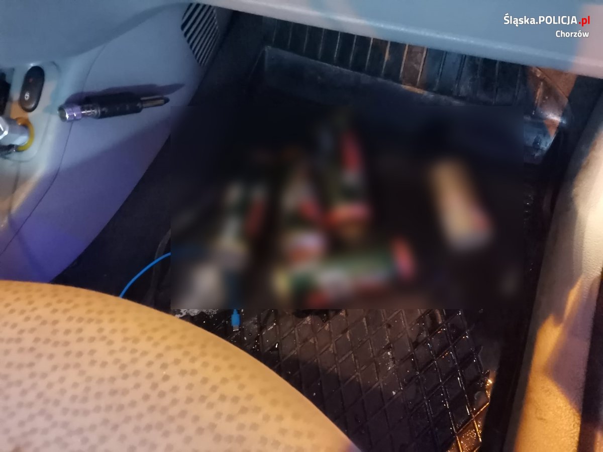 Pił w trakcie jazdy. Zatrzymany 25-latek miał 2,5 promila alkoholu