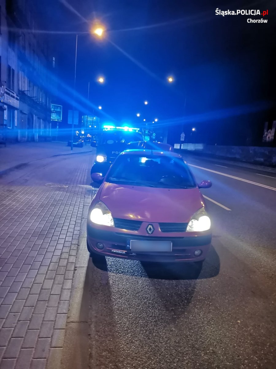 Pił w trakcie jazdy. Zatrzymany 25-latek miał 2,5 promila alkoholu