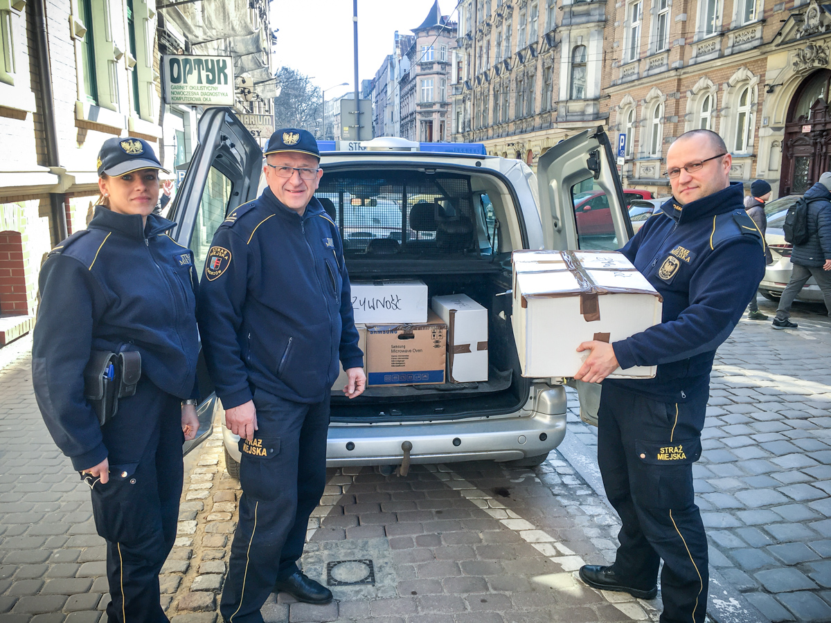 Chorzowscy strażnicy przekazali dary dla uchodźców z Ukrainy 4