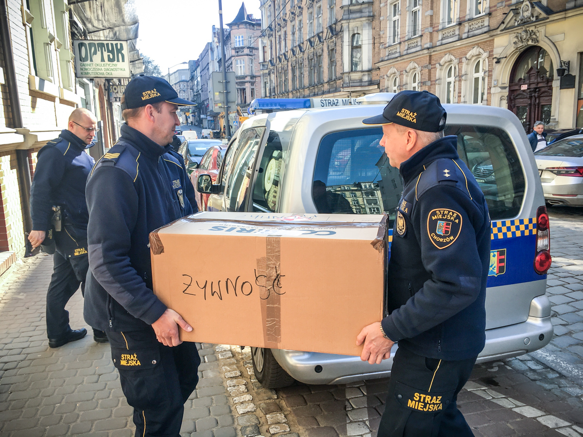 Chorzowscy strażnicy przekazali dary dla uchodźców z Ukrainy 5