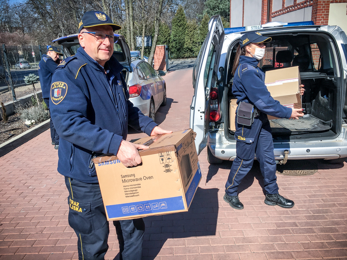 Chorzowscy strażnicy przekazali dary dla uchodźców z Ukrainy 7