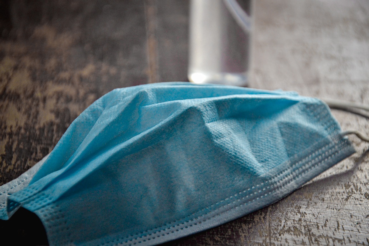 Opublikowano rozporządzenie - w maju maseczki w aptekach i przychodniach nadal obowiązkowe