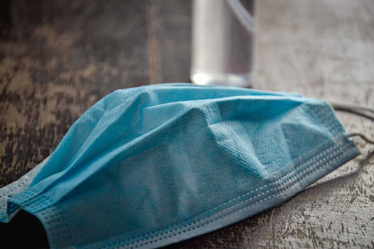 Opublikowano rozporządzenie - w maju maseczki w aptekach i przychodniach nadal obowiązkowe