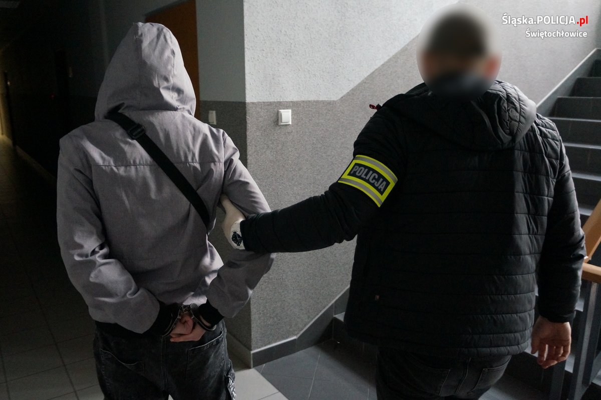 Wpadł na wykroczeniu, a odpowie za przestępstwo. Zatrzymano 33-latka z narkotykami