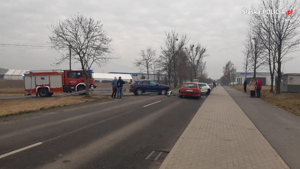 Groźny wypadek na al. Jana Pawła II. Trzy osoby poszkodowane!