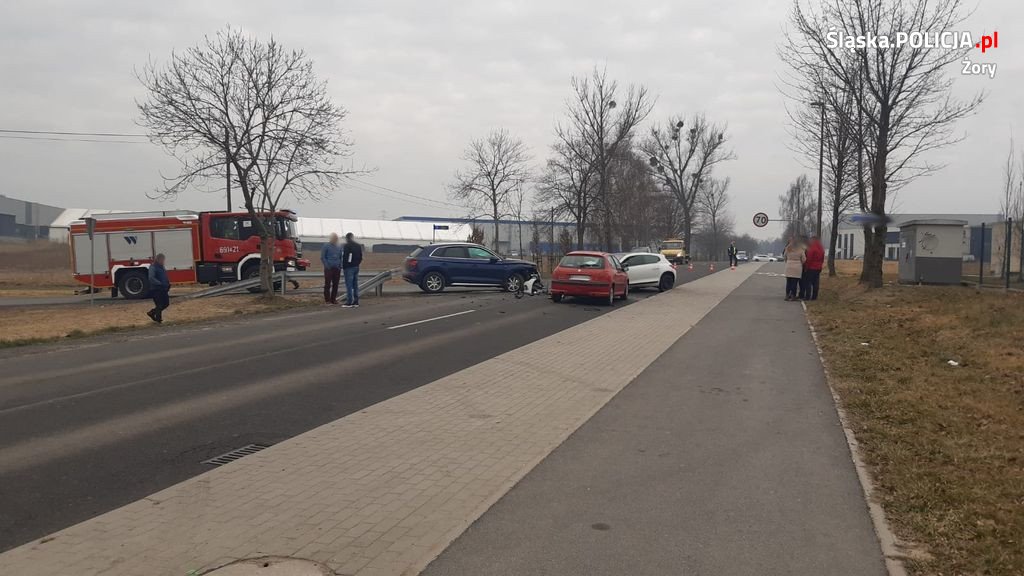 Groźny wypadek na al. Jana Pawła II. Trzy osoby poszkodowane!