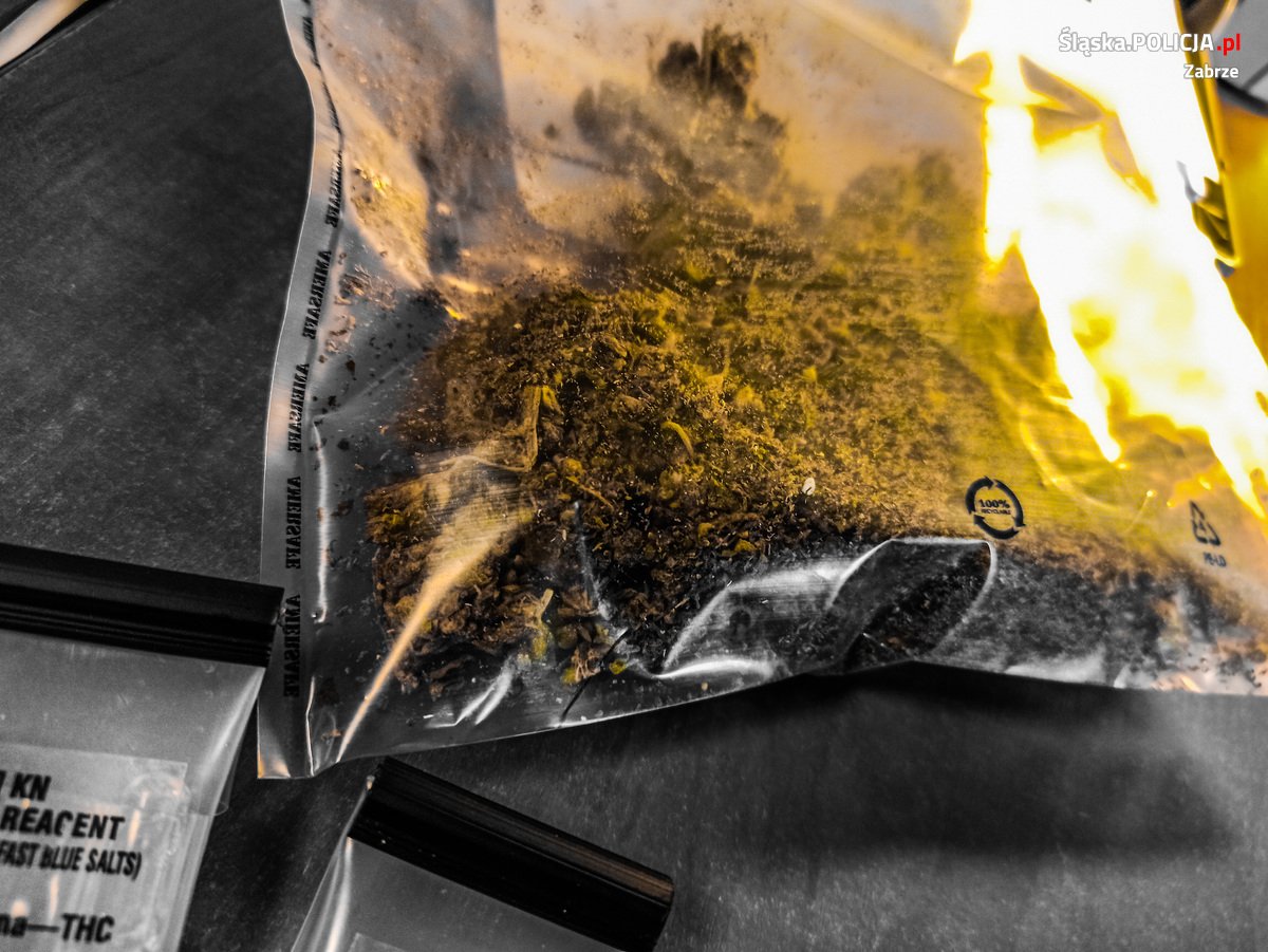 Policjanci przechwycili narkotyki i odzyskali przywłaszczony rower o wartości 7 tysięcy zł