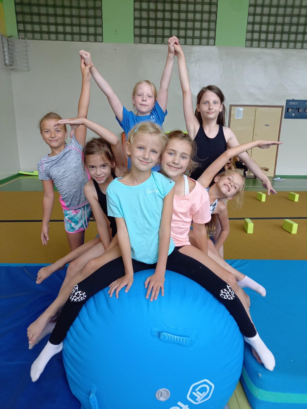 "Tutaj połączysz naukę ze sportową pasją..."