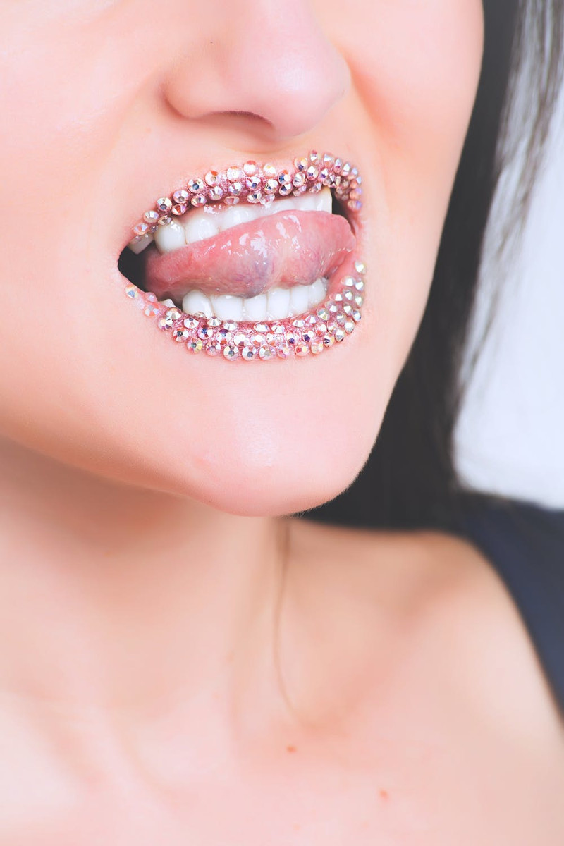 Jak wybielić zęby? Co wpływa na kolor naszych zębów?