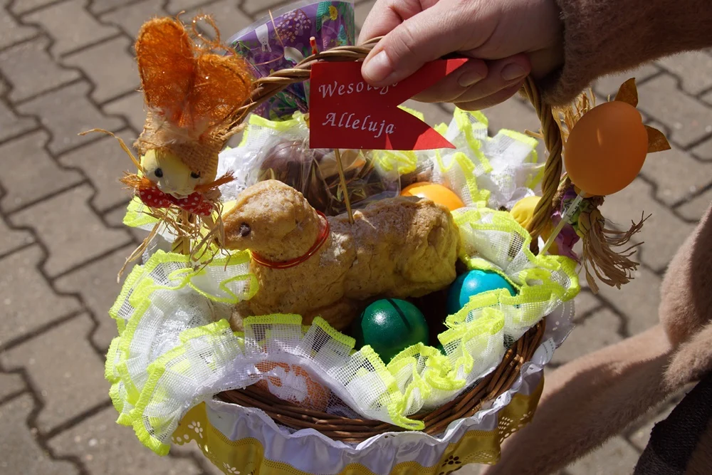 Wielkanoc 2022. Rudzianie ze święconką odwiedzili kościoły [ZDJĘCIA]