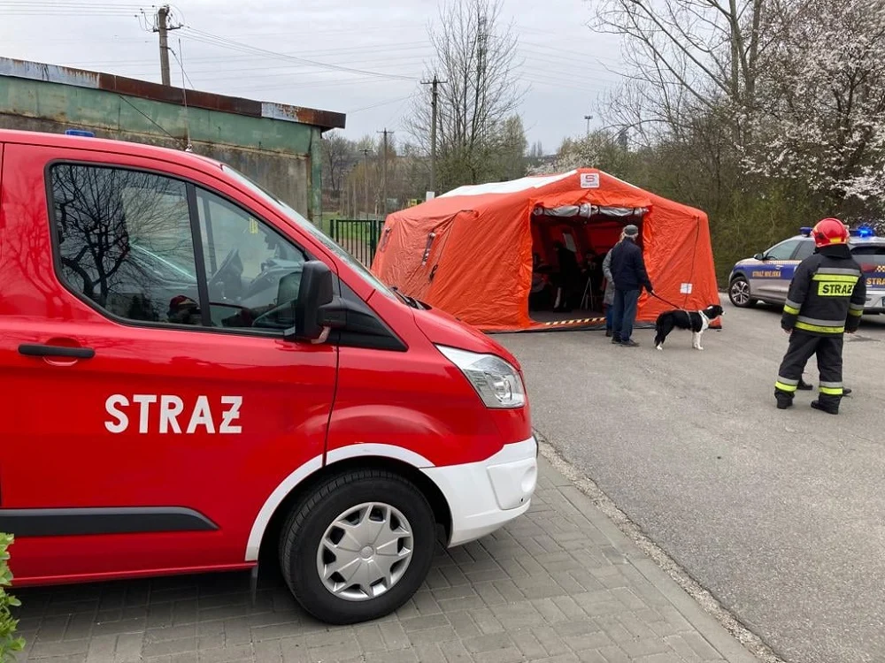 Ruda Śląska: W jednym z budynków przy ul. Szarotek znaleziono pocisk artyleryjski!