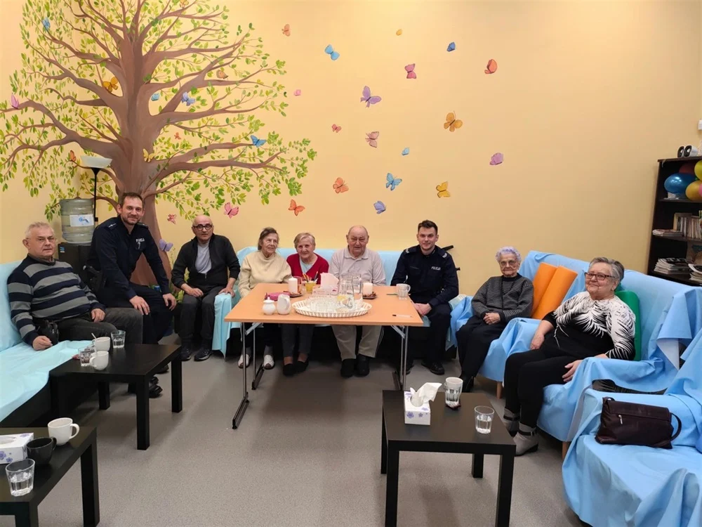Łaziscy dzielnicowi odwiedzili Dzienny Dom Senior+