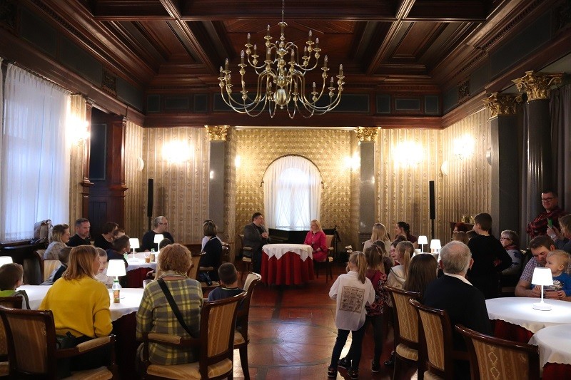 Otwarcie wystawy dzieł sztuki Małych Artystów z Przedszkola nr 15