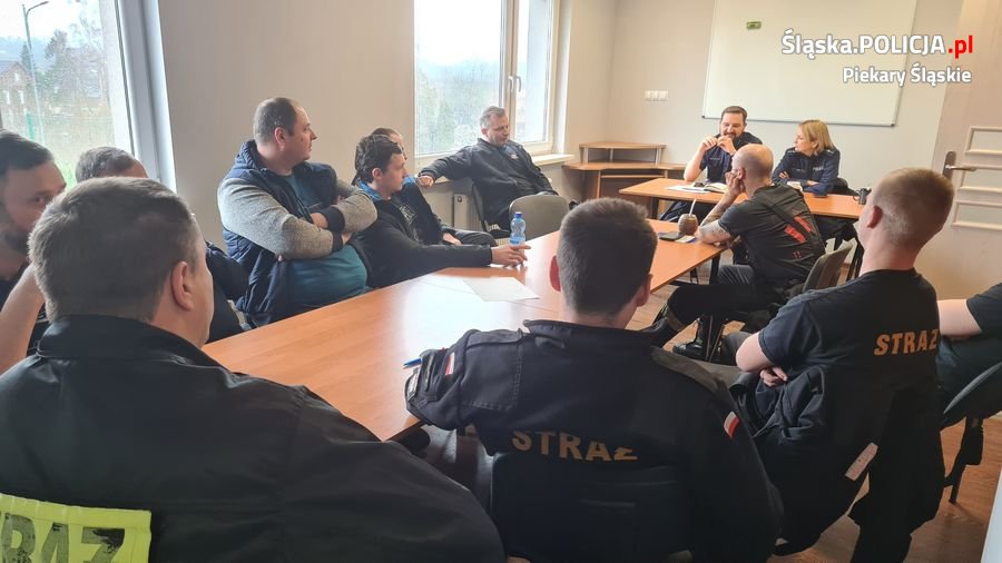 O bezpieczeństwie na drodze z piekarskimi strażakami