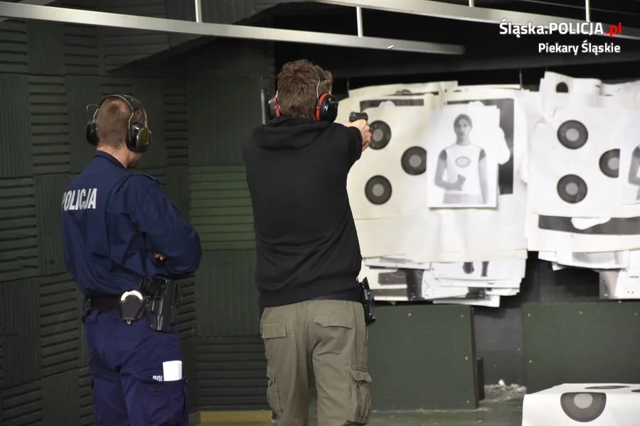Policjanci doskonalą swoje umiejętności na strzelnicy