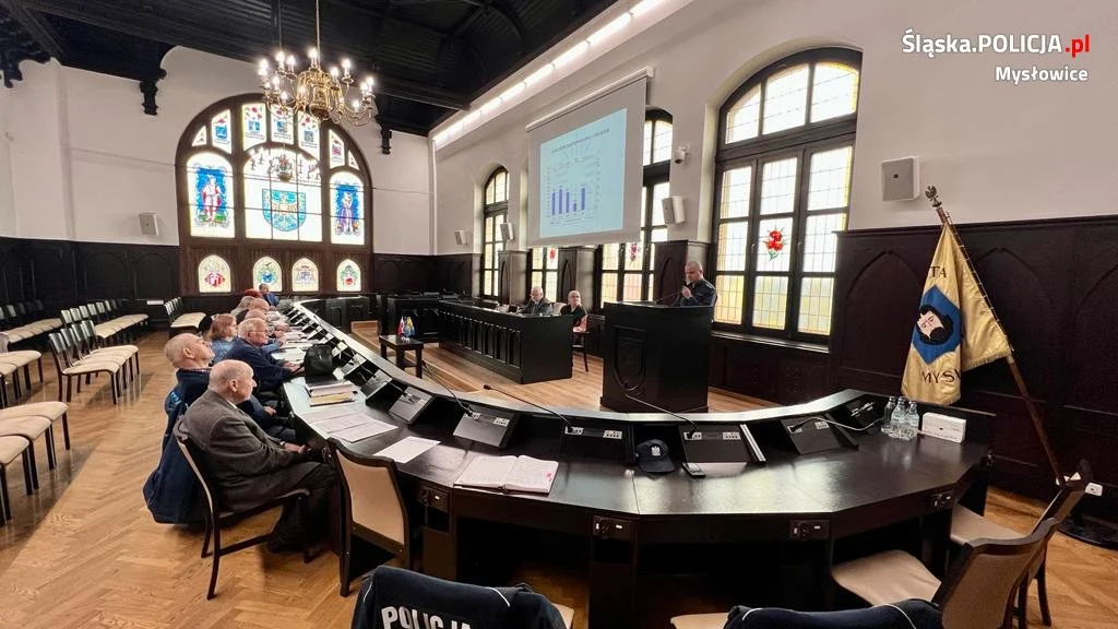 Policjanci na posiedzeniu Mysłowickiej Rady Seniorów