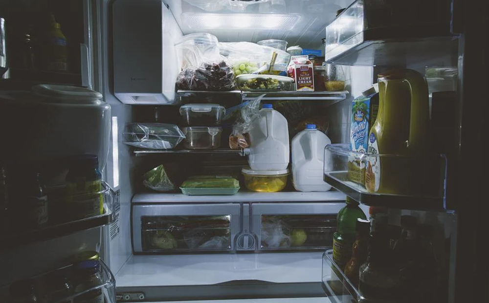 Nie wyrzucaj jedzenia - przynieś je do lodówki społecznej