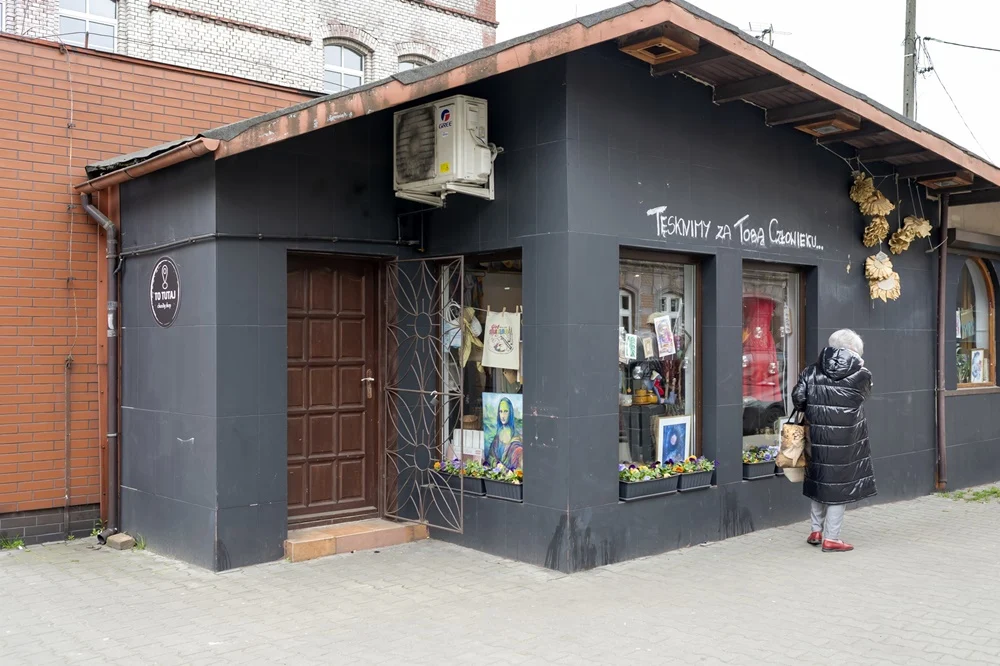 W bytomskiej placówce panie szyją ekologiczne torby. Dochód ze sprzedaży wesprze uchodźców