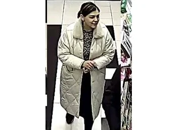 Ukradła flakon perfum o wartości blisko 1000 złotych! Rozpoznajesz ją?