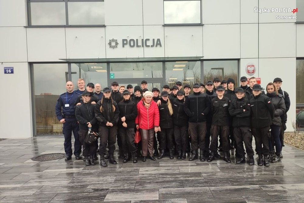 Klasy mundurowe z "Baczyna" z wizytą w Komendzie Miejskiej Policji w Sosnowcu