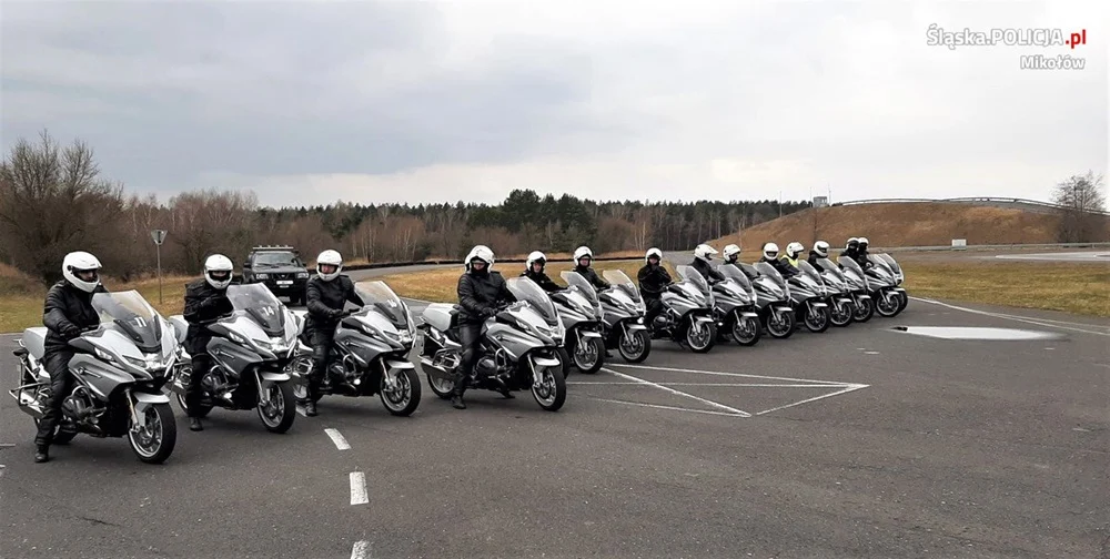 Policjanci drogówki szkolili się z jazdy motocyklem szosowym